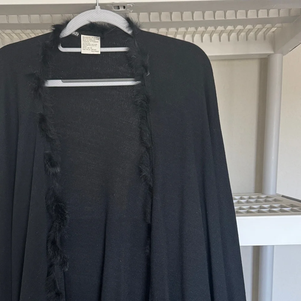 Nina Leonard Black Feather-Trimmed Wrap - Picture 7 of 8